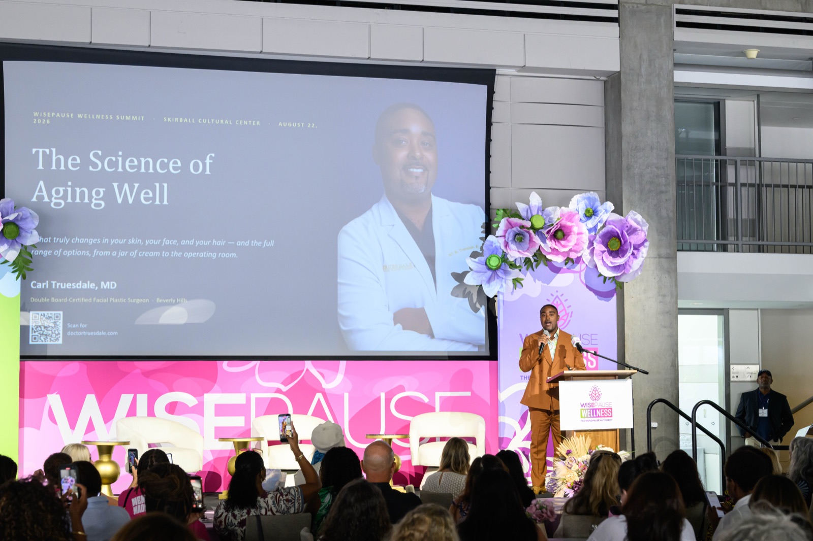 Dr. Carl Truesdale delivering his keynote, The Science of Aging Well, at the WisePause Wellness Summit at the Skirball Cultural Center